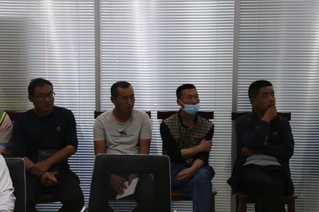 山东鹏程路桥集团有限公司泗水S512项目部召开标准化安全与文明施工技术培训会(图2)